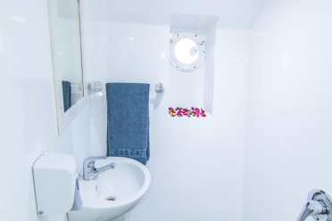 10_Bathroom