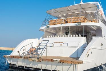 nBoat_outside01w857h570crwidth857crheight570