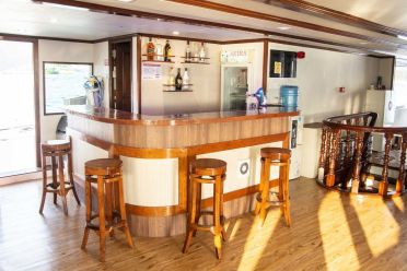Emperor-Voyager-bar-1