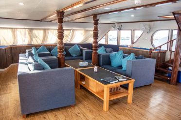 Emperor-Voyager-saloon-1